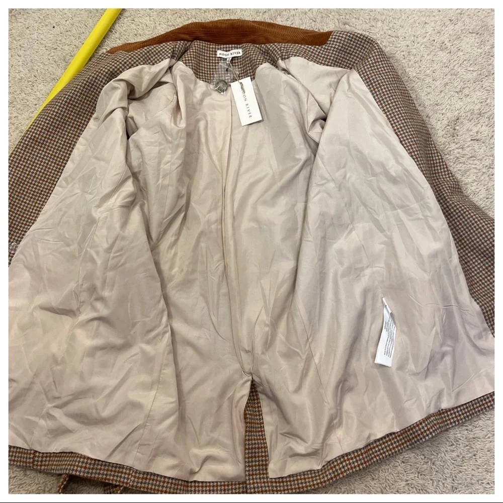 NWT! Moon River Herringbone Double Breasted Jacket with contrast collar